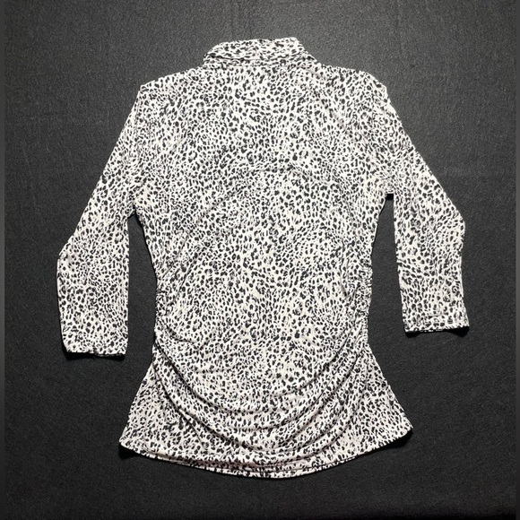 Vince Camuto Women’s Leopard Print V-Neck Stretch Blouse Size S 3/4 Sleeve Chic - Picture 9 of 9